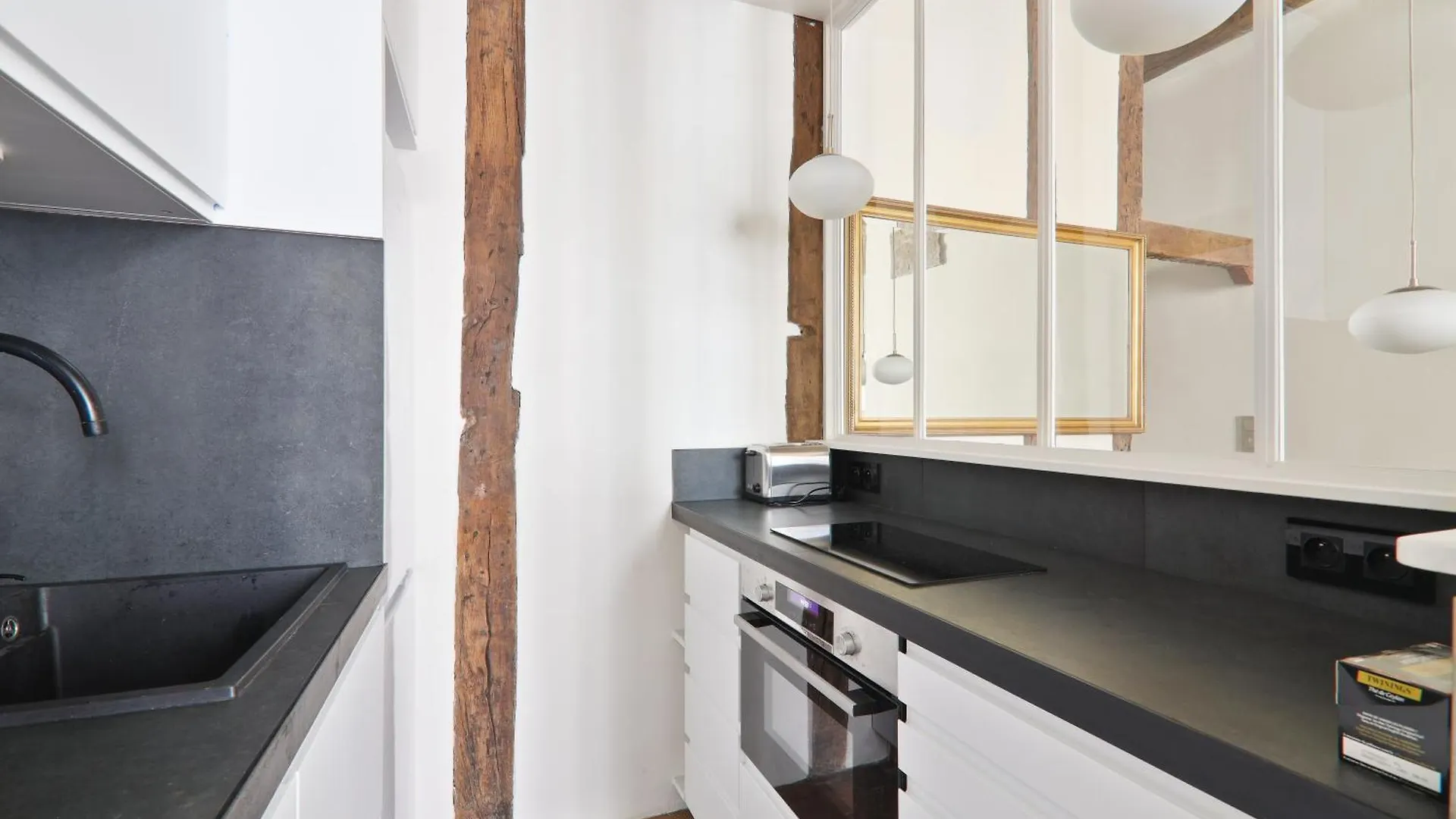 Quartier Pantheon 2 Free Netflix Apartment
